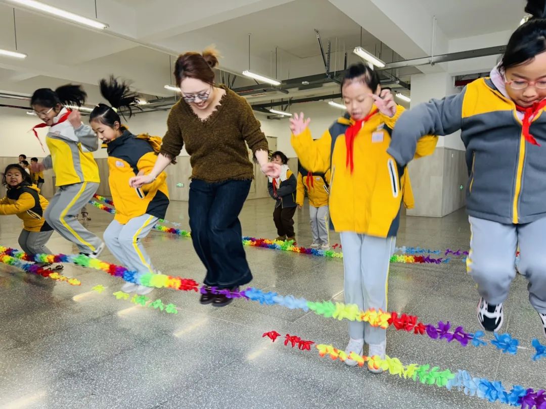 ȼ���μ䣡��������ѧУȫ����ʵ�μ�15���ӣ�ÿ��һ��������